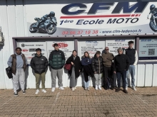 Stagiaires en formation permis moto à Nimes